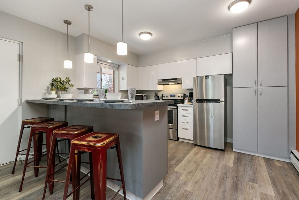 Condo, Multiple Beds, Patio, Garden View (220 Peterson St Unit 8) | Private kitchen | Fridge, microwave, oven, stovetop