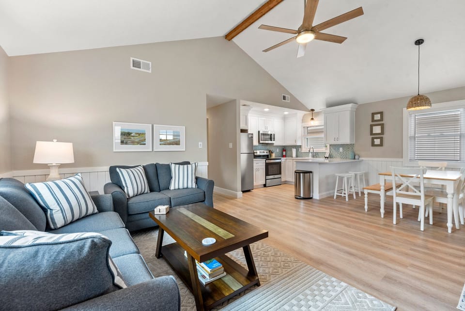 KDN9600: Wright On Time | Living Area