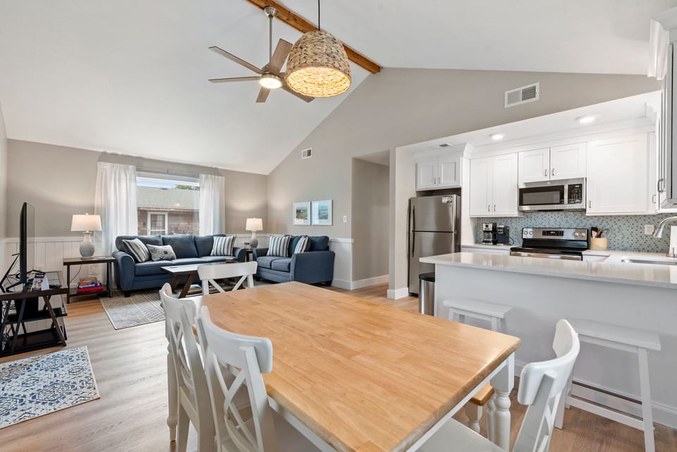 KDN9600: Wright On Time | Dining Area