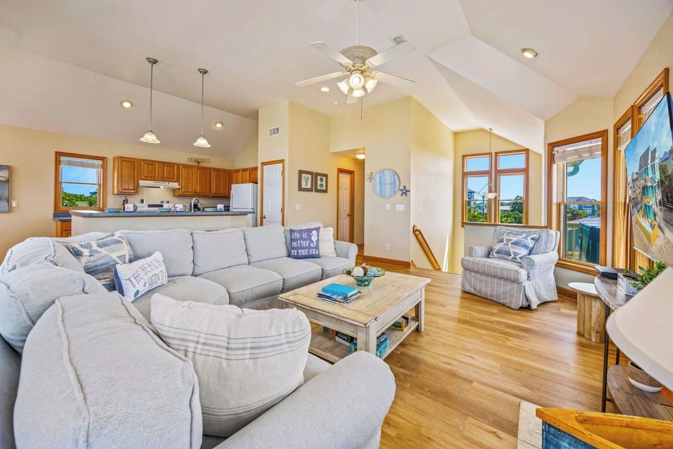 Surf or Sound Realty - 1012 - Summer School - Great Room -3