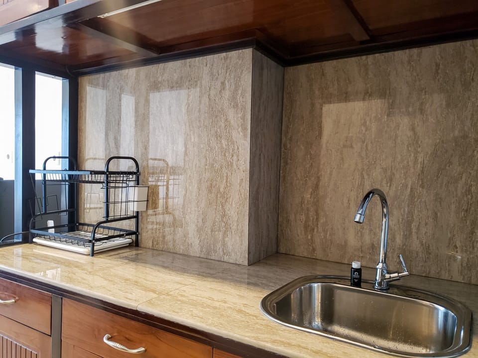 Studio | Private kitchen | Fridge, stovetop, cookware/dishes/utensils