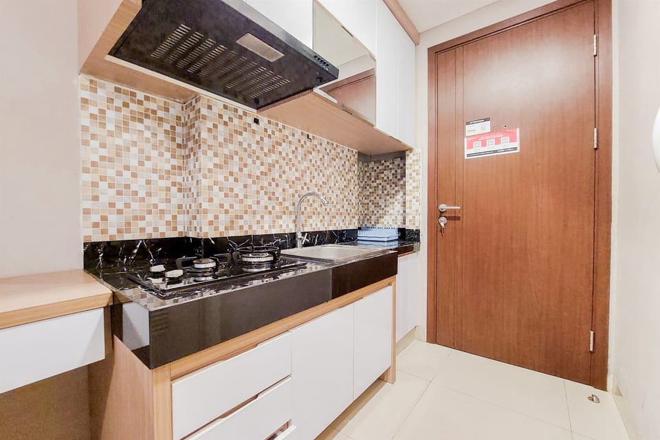 Studio | Private kitchen | Fridge, stovetop, cookware/dishes/utensils