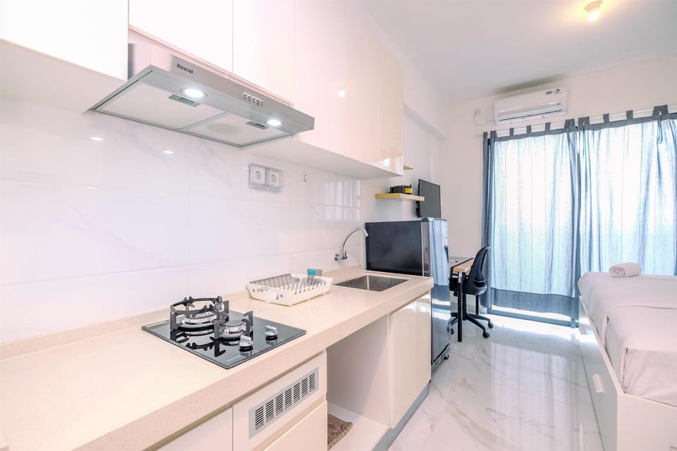 Studio | Private kitchen | Fridge, stovetop, cookware/dishes/utensils