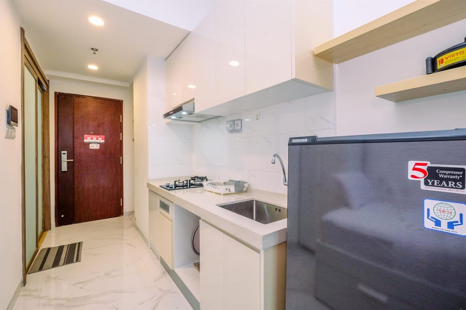 Studio | Private kitchen | Fridge, stovetop, cookware/dishes/utensils