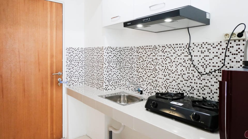 Studio | Private kitchen | Fridge, stovetop, cookware/dishes/utensils