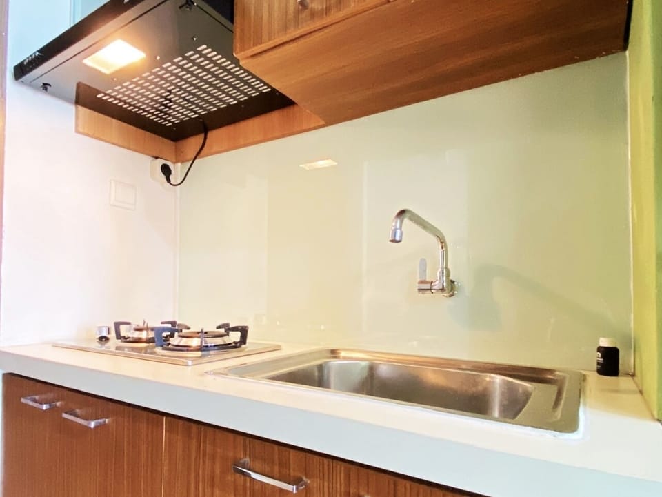 Studio | Private kitchen | Fridge, stovetop, cookware/dishes/utensils