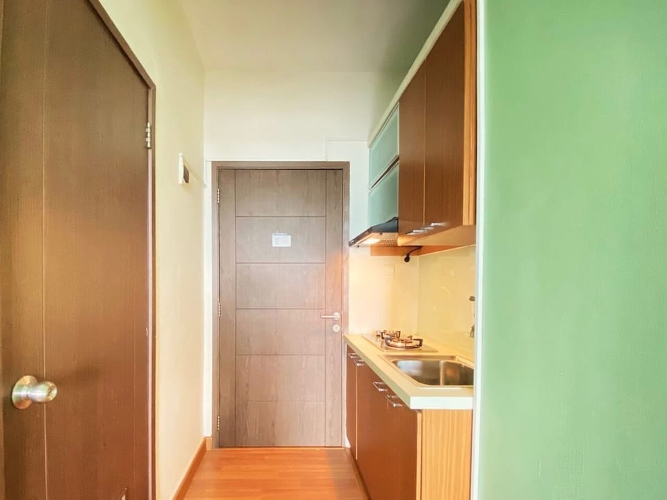 Studio | Private kitchen | Fridge, stovetop, cookware/dishes/utensils