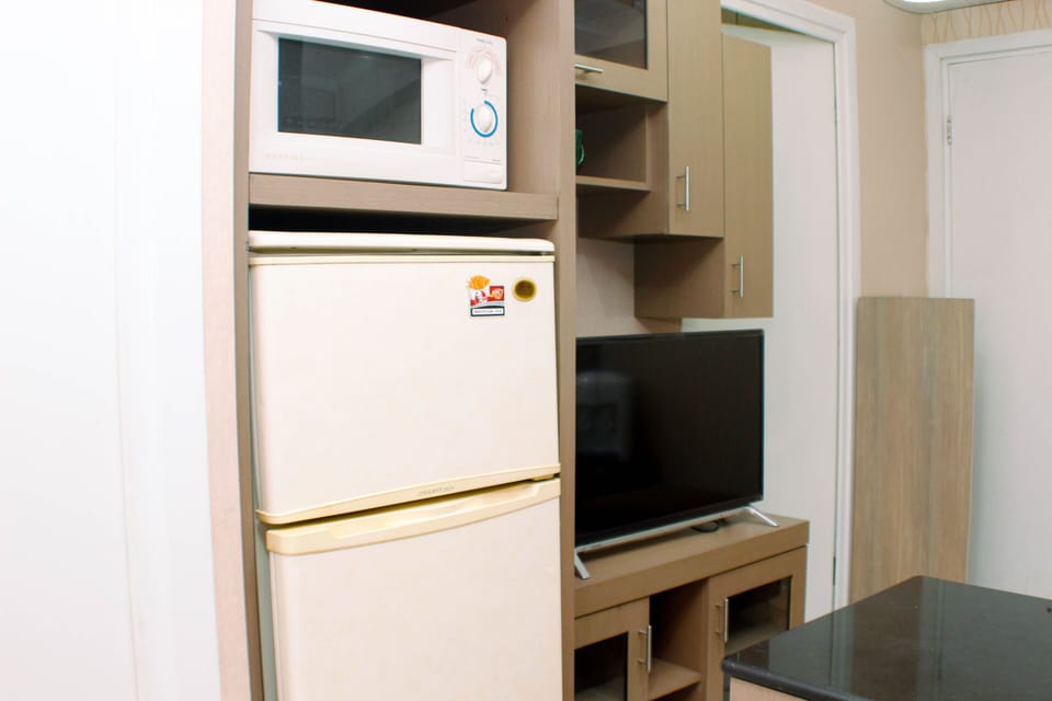 Apartment, 2 Bedrooms | Living room | TV