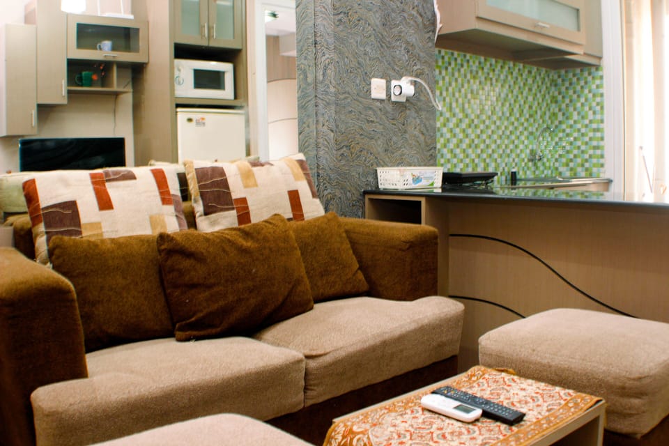 Apartment, 2 Bedrooms | Living room | TV