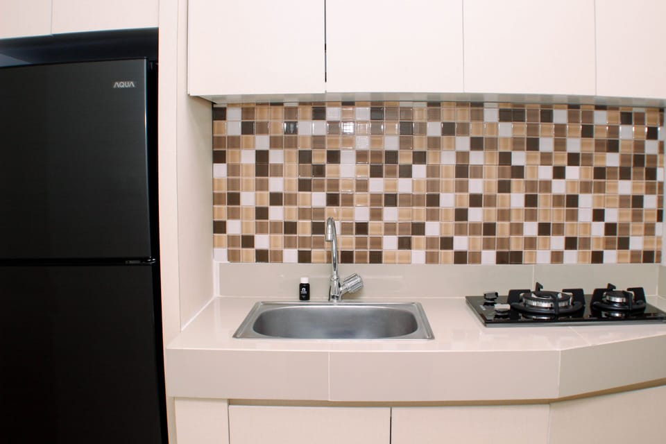 Studio | Private kitchen | Fridge, stovetop, cookware/dishes/utensils