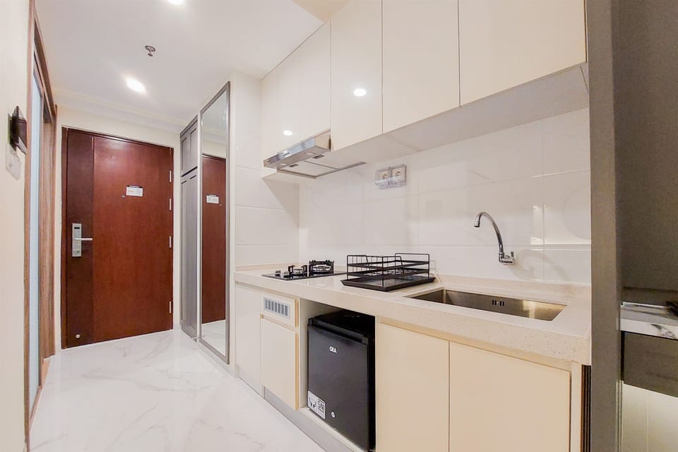 Studio | Private kitchen | Fridge, stovetop, cookware/dishes/utensils