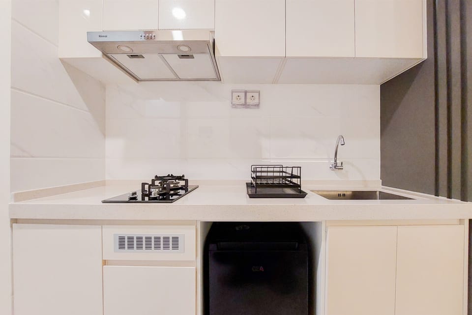 Studio | Private kitchen | Fridge, stovetop, cookware/dishes/utensils