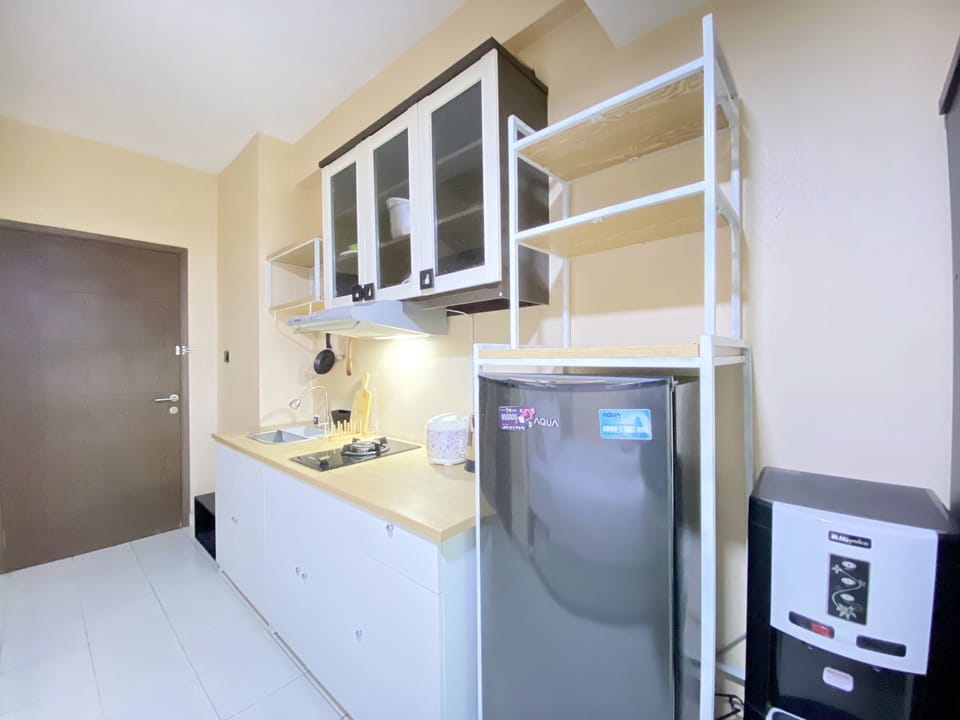 Studio | Private kitchen | Fridge, stovetop, cookware/dishes/utensils