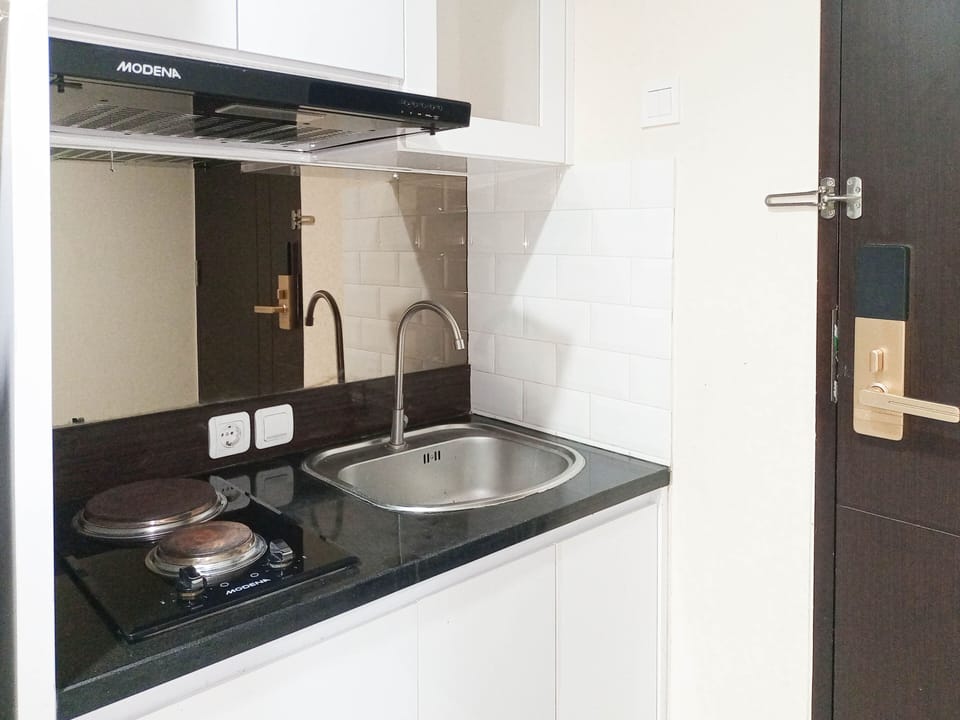 Studio | Private kitchen | Fridge, stovetop, cookware/dishes/utensils