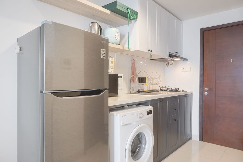 Studio | Private kitchen | Fridge, stovetop, cookware/dishes/utensils