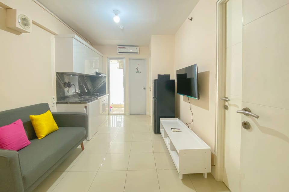Apartment, 2 Bedrooms | Living room | TV