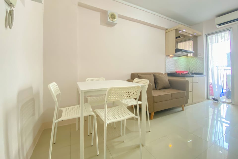 Apartment, 2 Bedrooms | Living room | TV