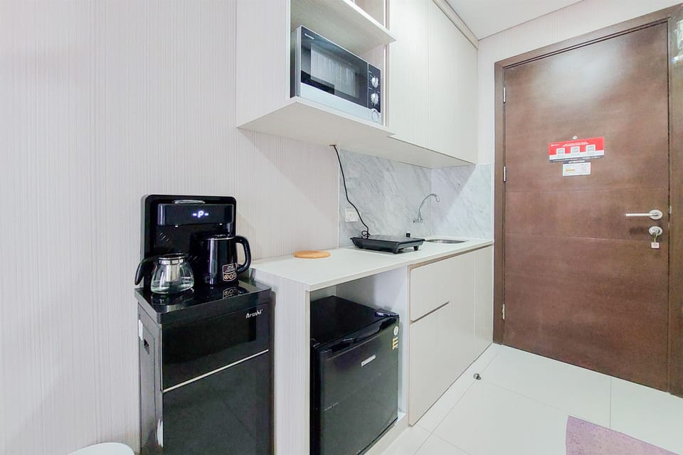Studio | Private kitchen | Fridge, stovetop, cookware/dishes/utensils