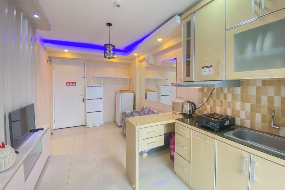 Studio | Private kitchen | Fridge, stovetop, cookware/dishes/utensils