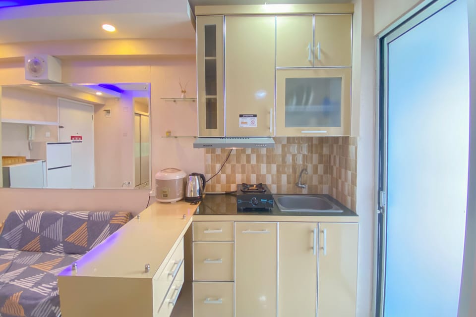Studio | Private kitchen | Fridge, stovetop, cookware/dishes/utensils