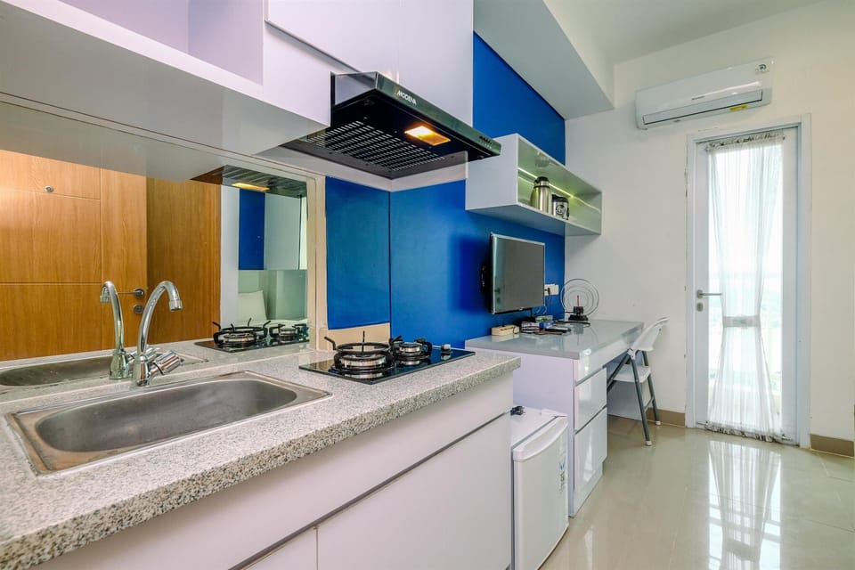 Studio | Private kitchen | Fridge, stovetop, cookware/dishes/utensils
