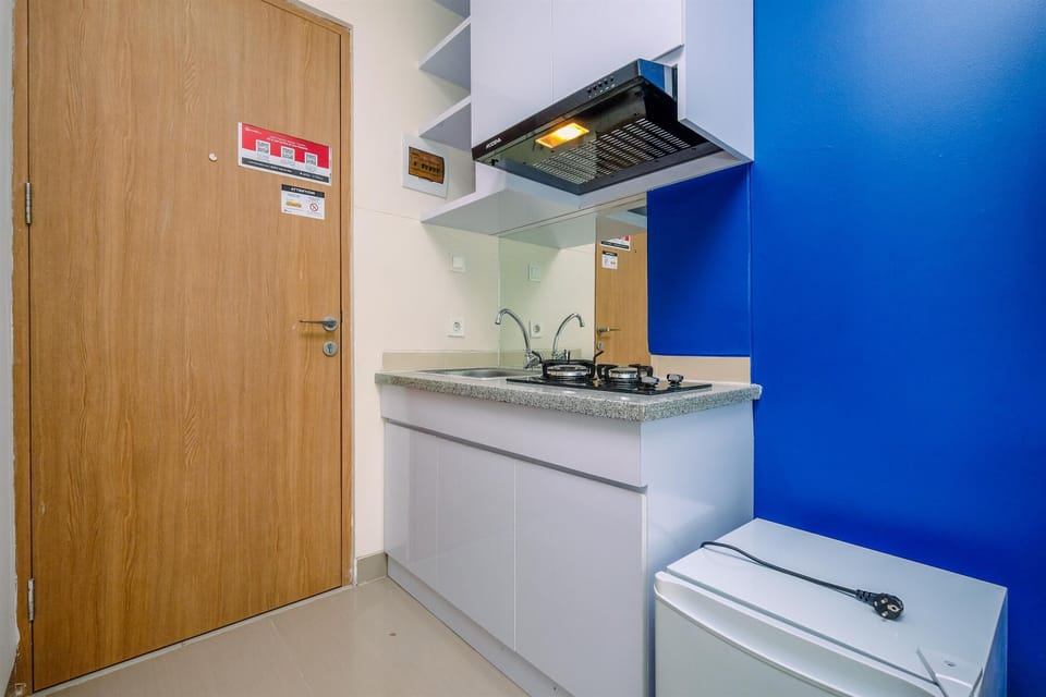 Studio | Private kitchen | Fridge, stovetop, cookware/dishes/utensils