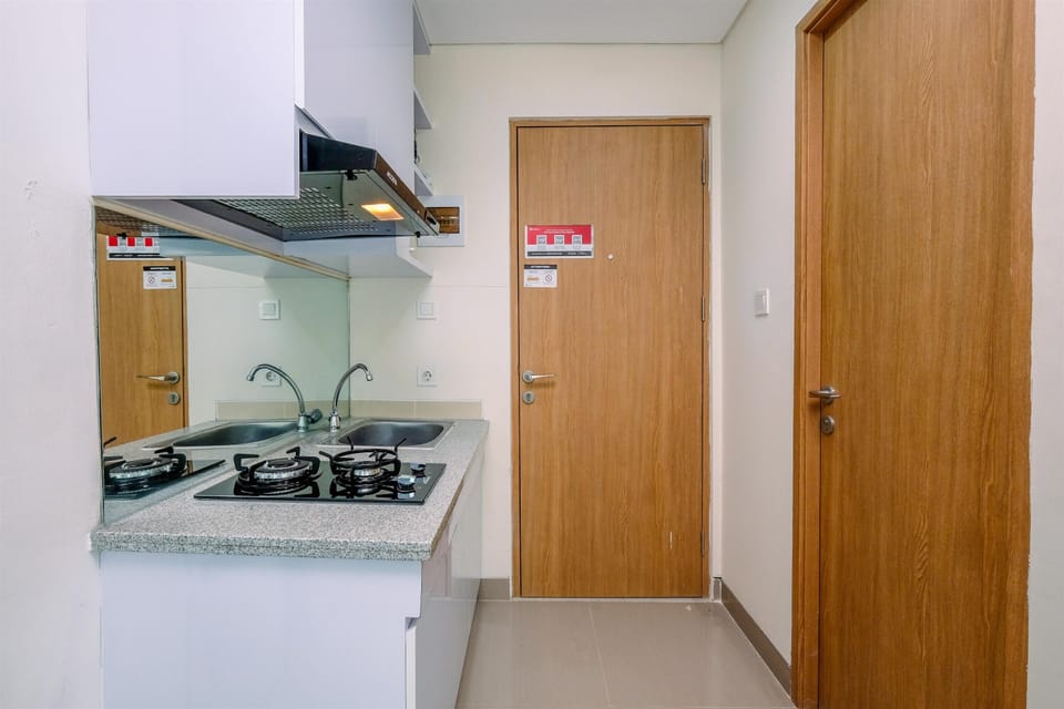 Studio | Private kitchen | Fridge, stovetop, cookware/dishes/utensils