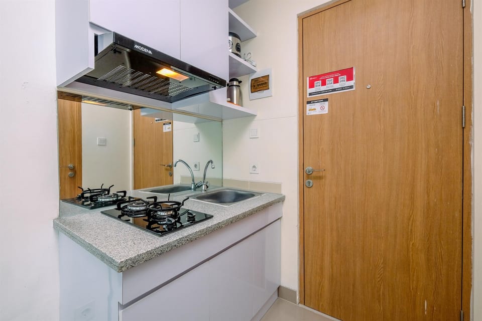 Studio | Private kitchen | Fridge, stovetop, cookware/dishes/utensils