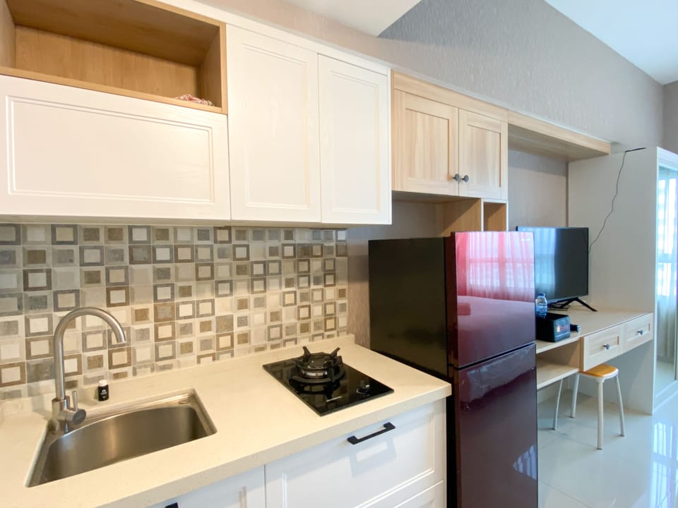 Studio | Private kitchen | Fridge, stovetop, cookware/dishes/utensils
