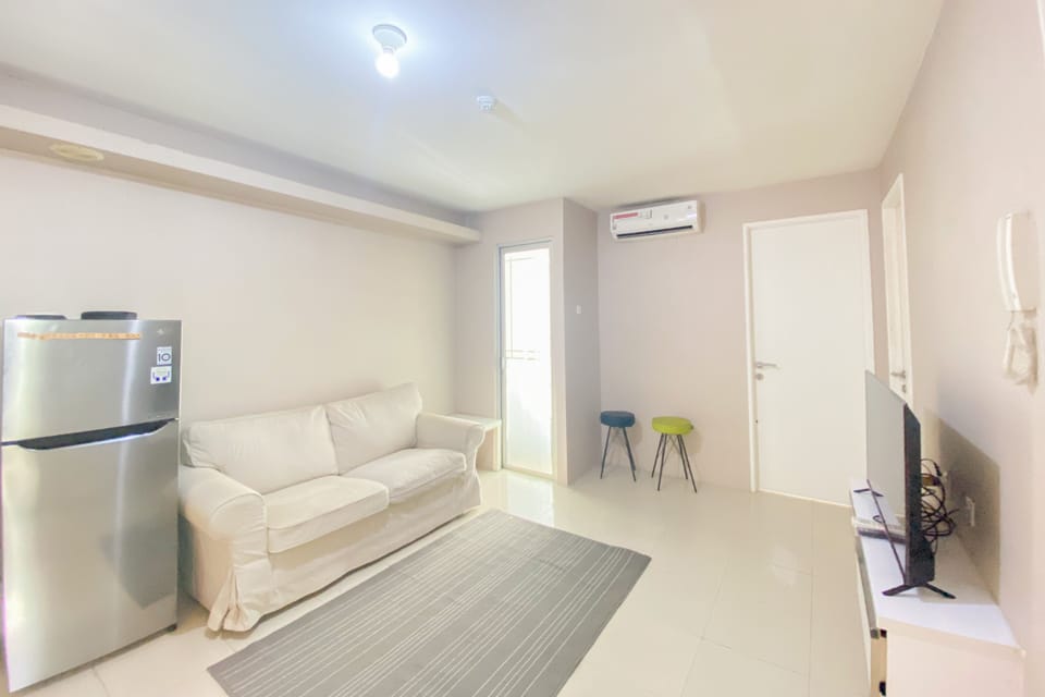Apartment, 2 Bedrooms | Living room | TV
