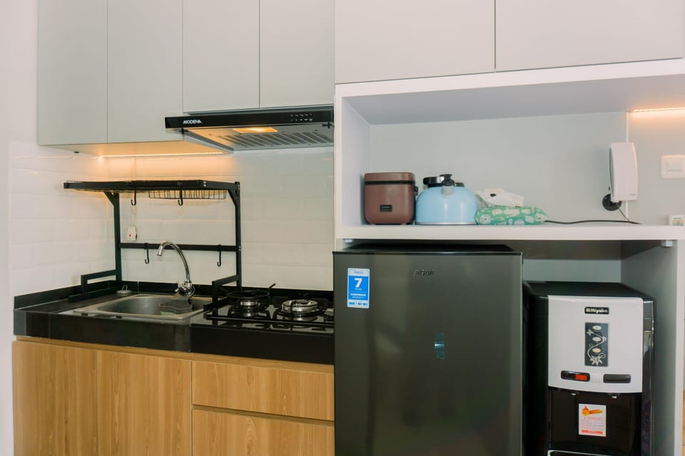 Studio | Private kitchen | Fridge, stovetop, cookware/dishes/utensils