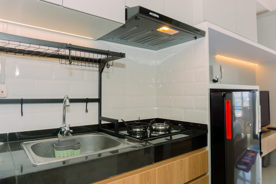 Studio | Private kitchen | Fridge, stovetop, cookware/dishes/utensils