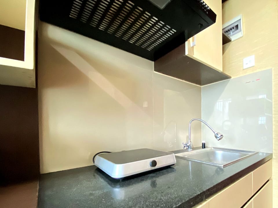 Studio | Private kitchen | Fridge, stovetop, cookware/dishes/utensils