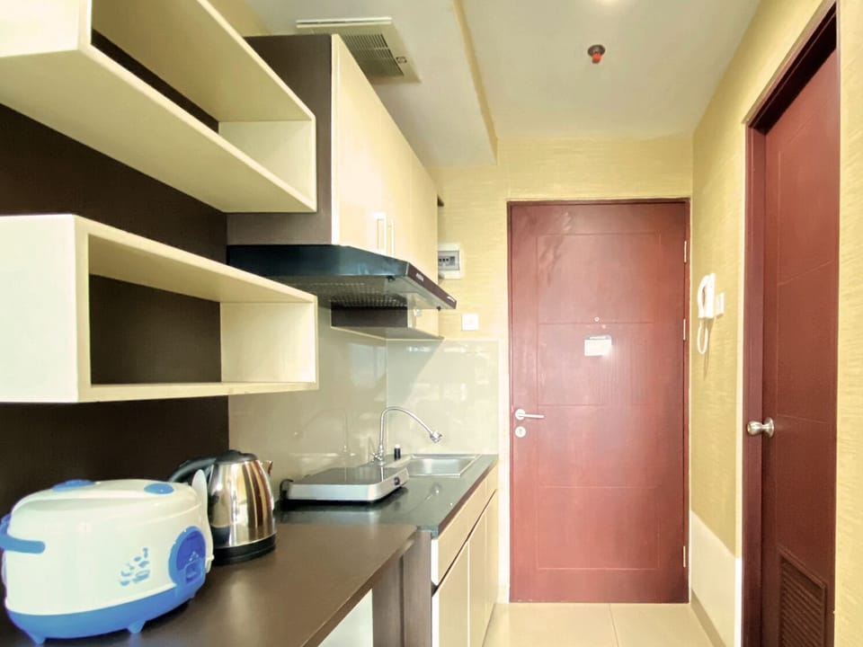 Studio | Private kitchen | Fridge, stovetop, cookware/dishes/utensils