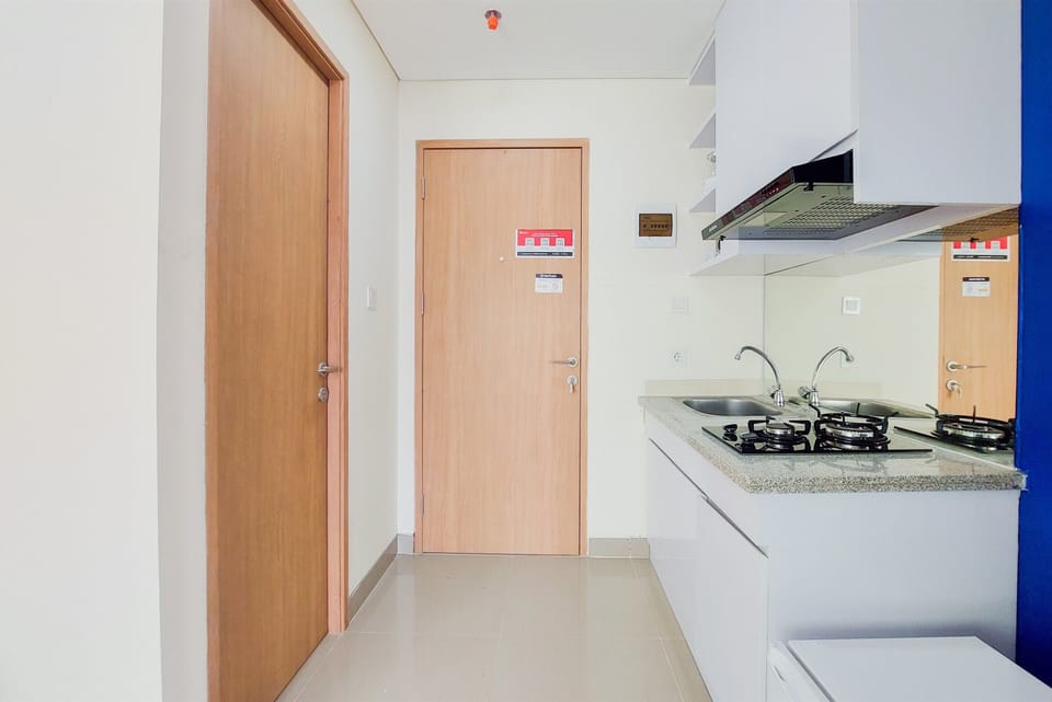 Studio | Private kitchen | Fridge, stovetop, cookware/dishes/utensils