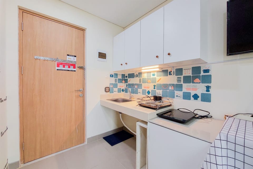 Studio | Private kitchen | Fridge, stovetop, cookware/dishes/utensils