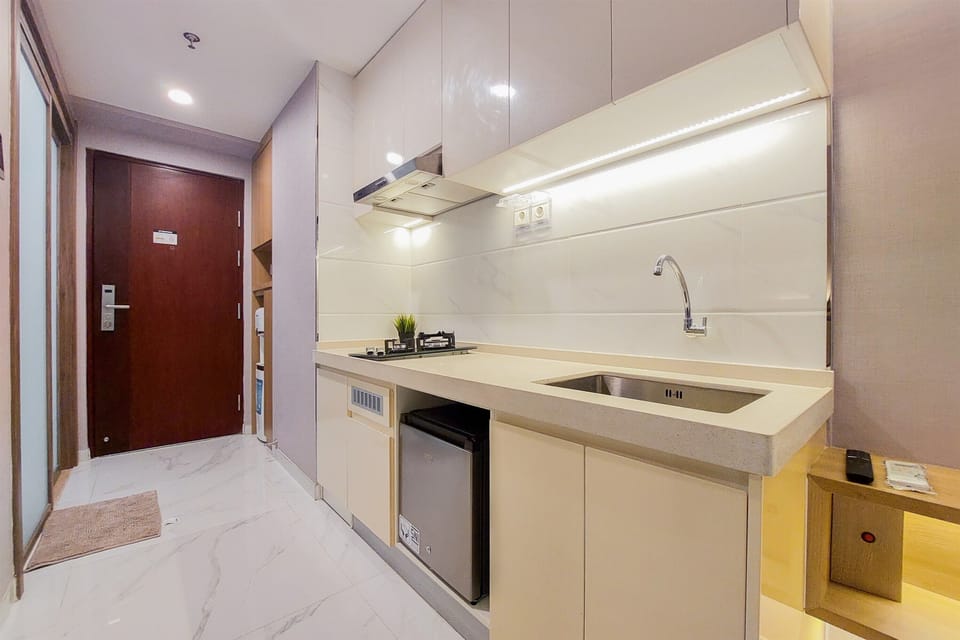 Studio | Private kitchen | Fridge, stovetop, cookware/dishes/utensils