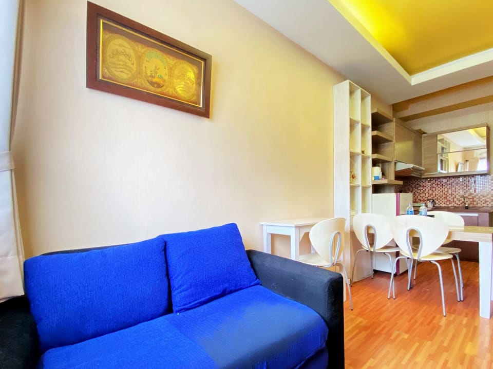 Apartment, 2 Bedrooms | Living room | TV
