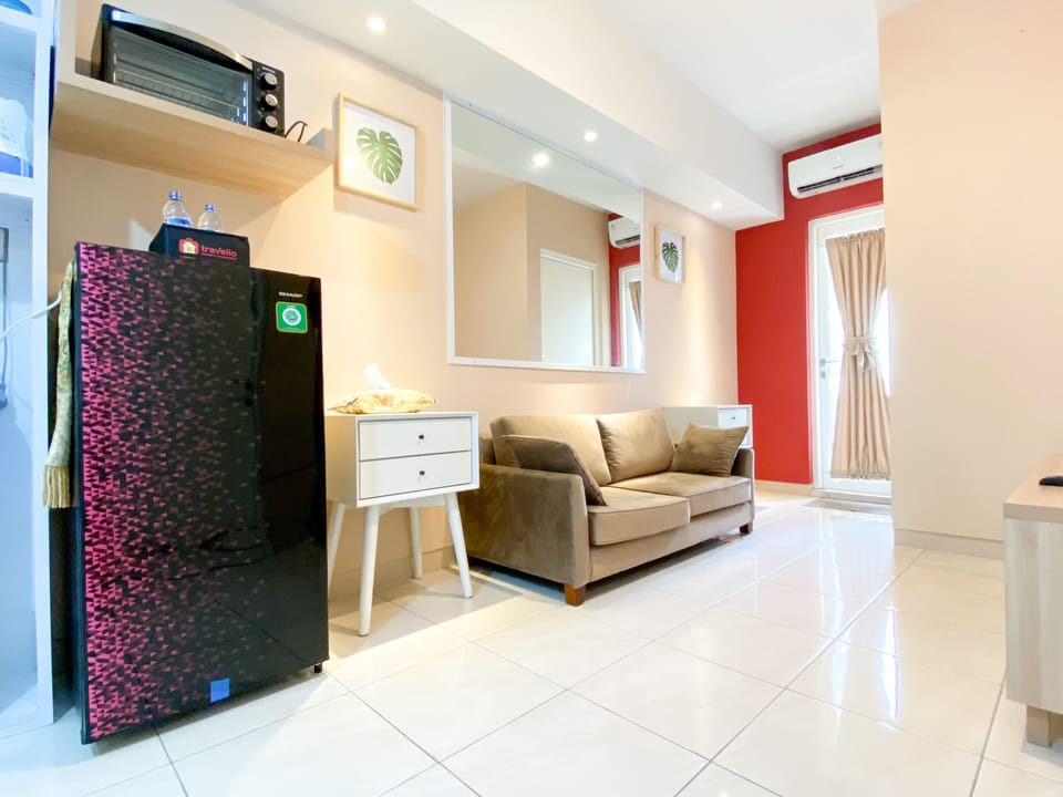 Apartment, 2 Bedrooms | Living room | TV