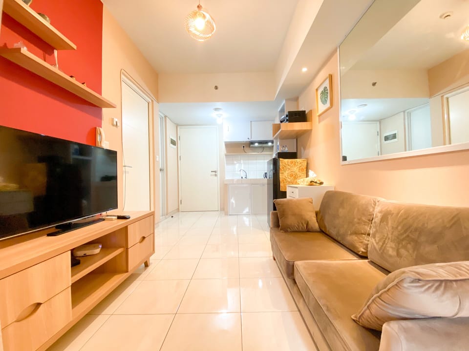Apartment, 2 Bedrooms | Living room | TV
