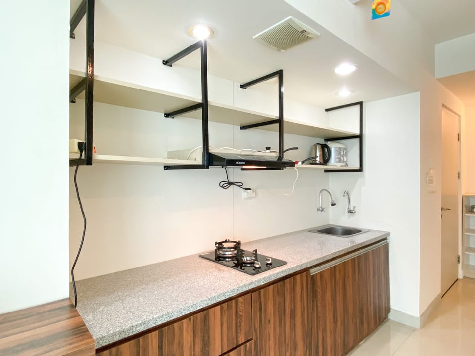 Studio | Private kitchen | Fridge, stovetop, cookware/dishes/utensils