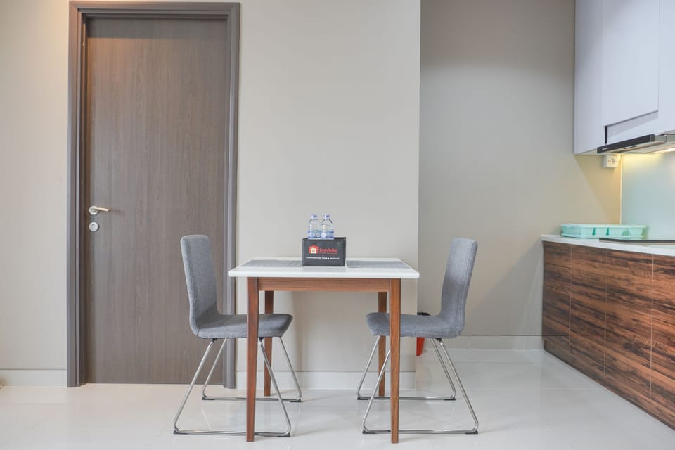 Apartment, 2 Bedrooms | Dining room