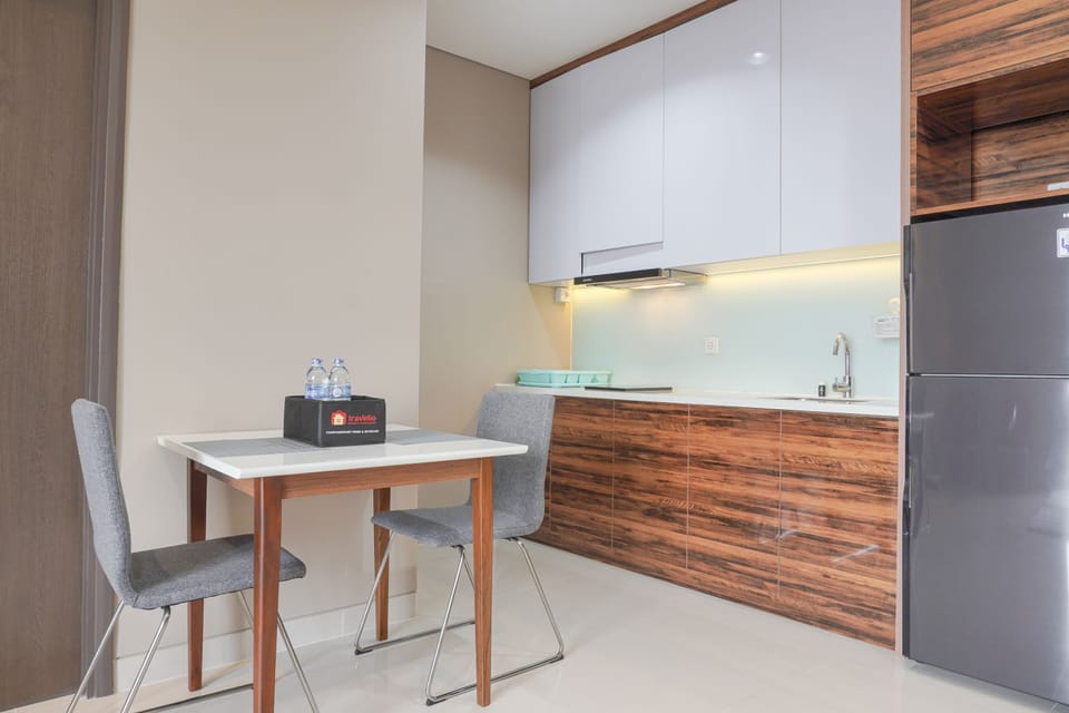 Apartment, 2 Bedrooms | Dining room
