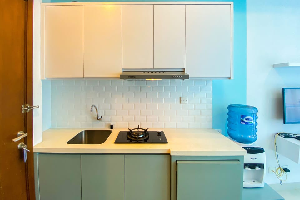 Studio | Private kitchen | Fridge, stovetop, cookware/dishes/utensils