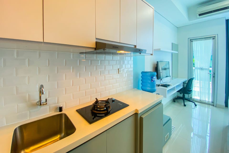 Studio | Private kitchen | Fridge, stovetop, cookware/dishes/utensils