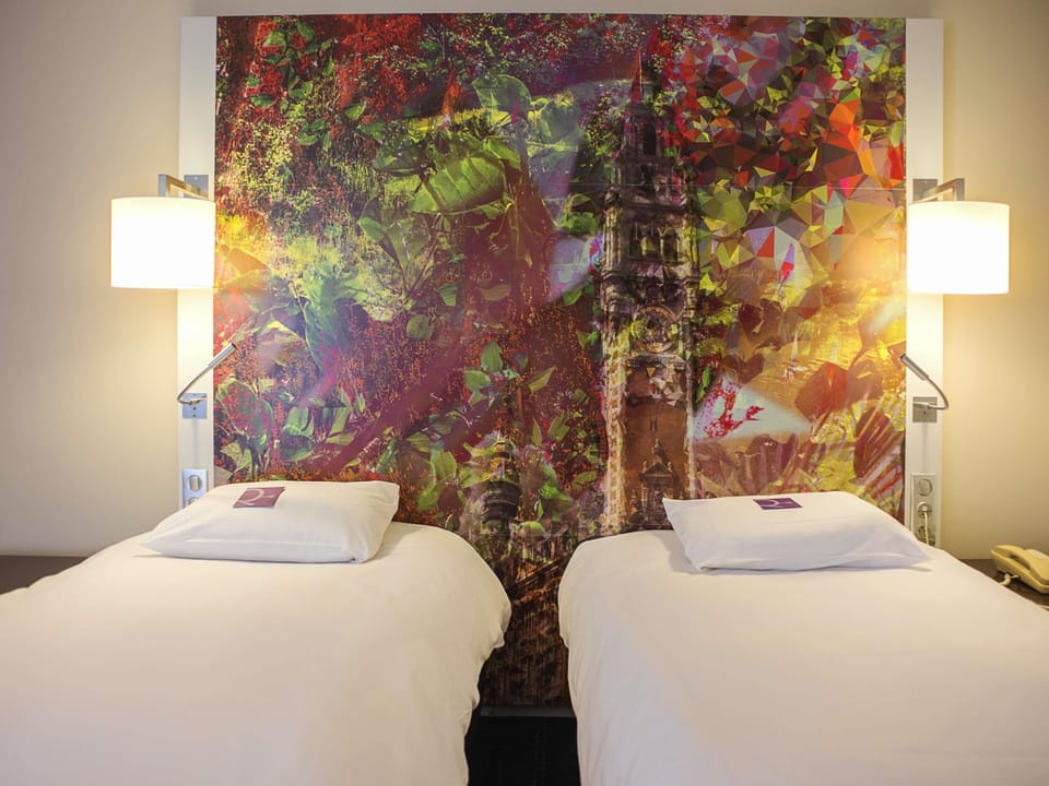 Standard Room, 2 Twin Beds | Premium bedding, in-room safe, desk, laptop workspace