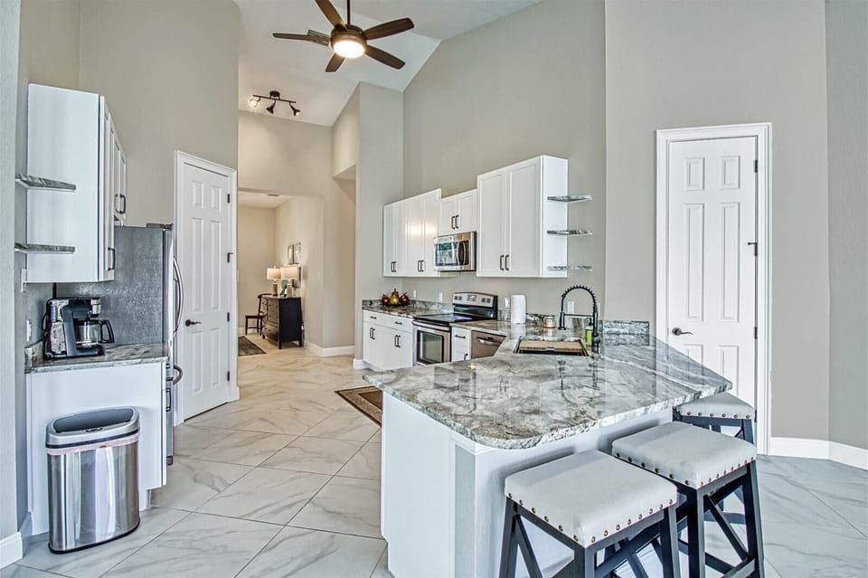Eat in kitchen Granite counters