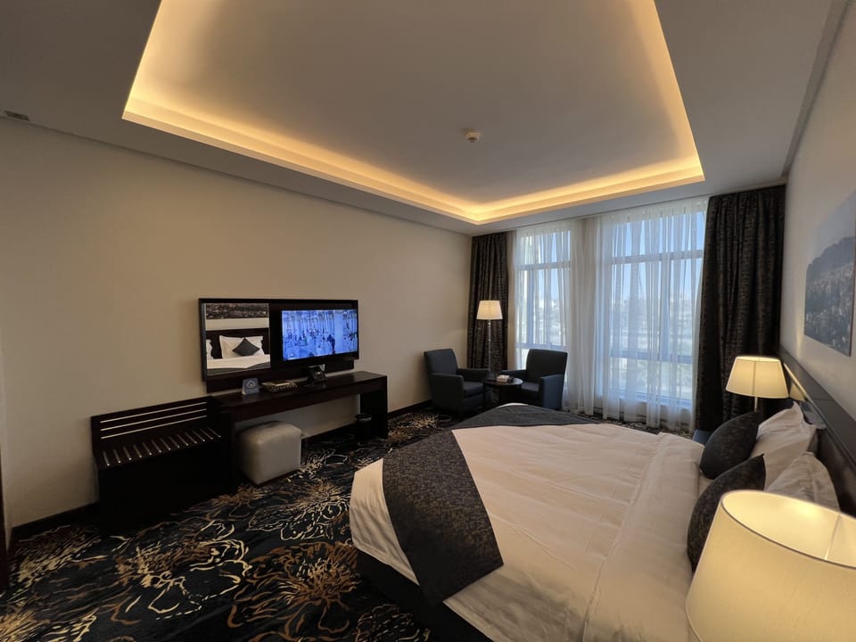 Double Room | Minibar, iron/ironing board (on request), WiFi (free), bed sheets