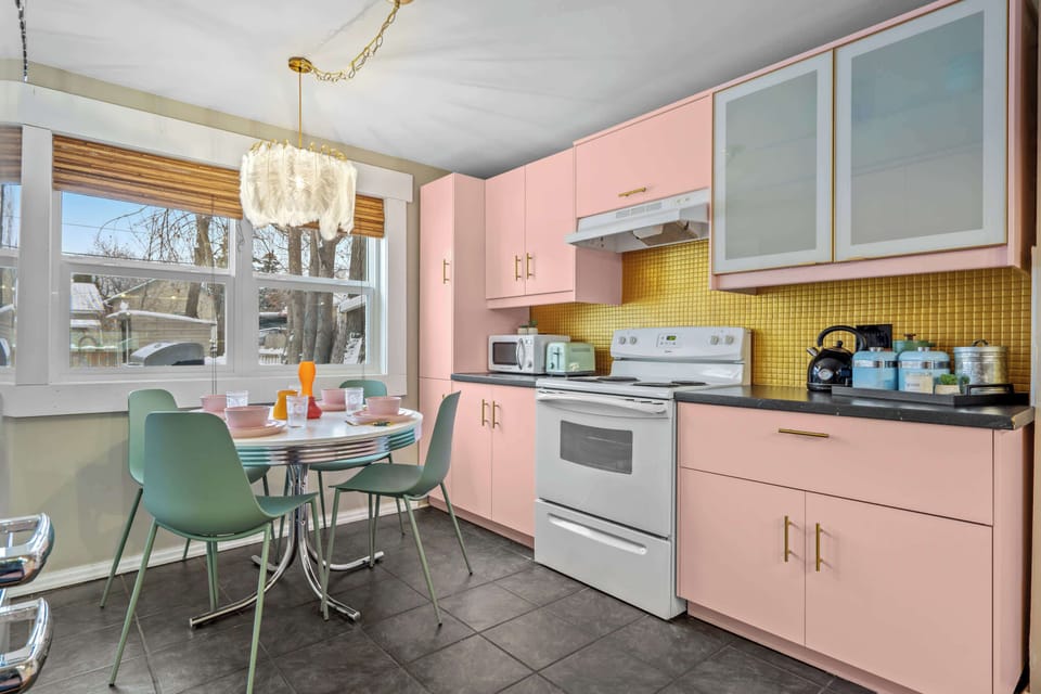 Kitchen & Dining Area
