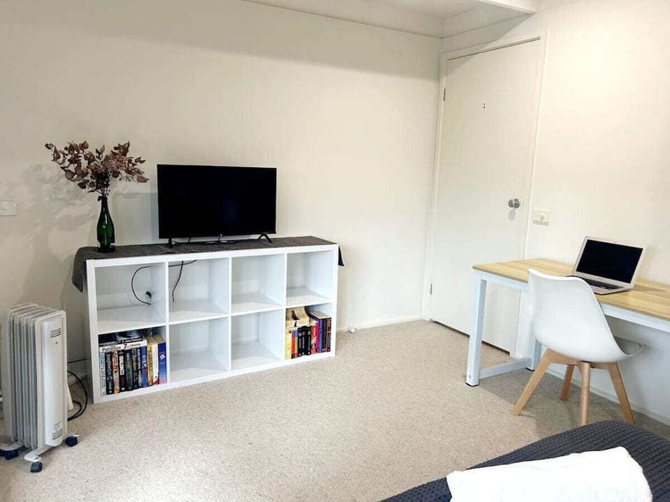 Office/bedroom 4 - with TV